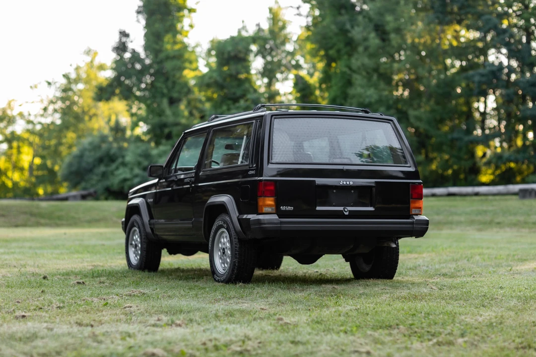 1994 Jeep XJ Cherokee - Image 8 of 31