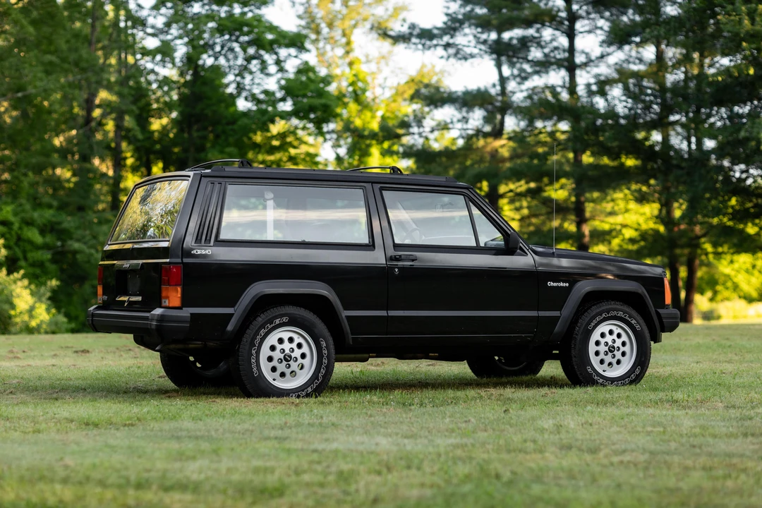 1994 Jeep XJ Cherokee - Image 10 of 31