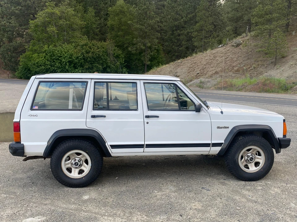 1994 Jeep XJ Cherokee - Image 8 of 31