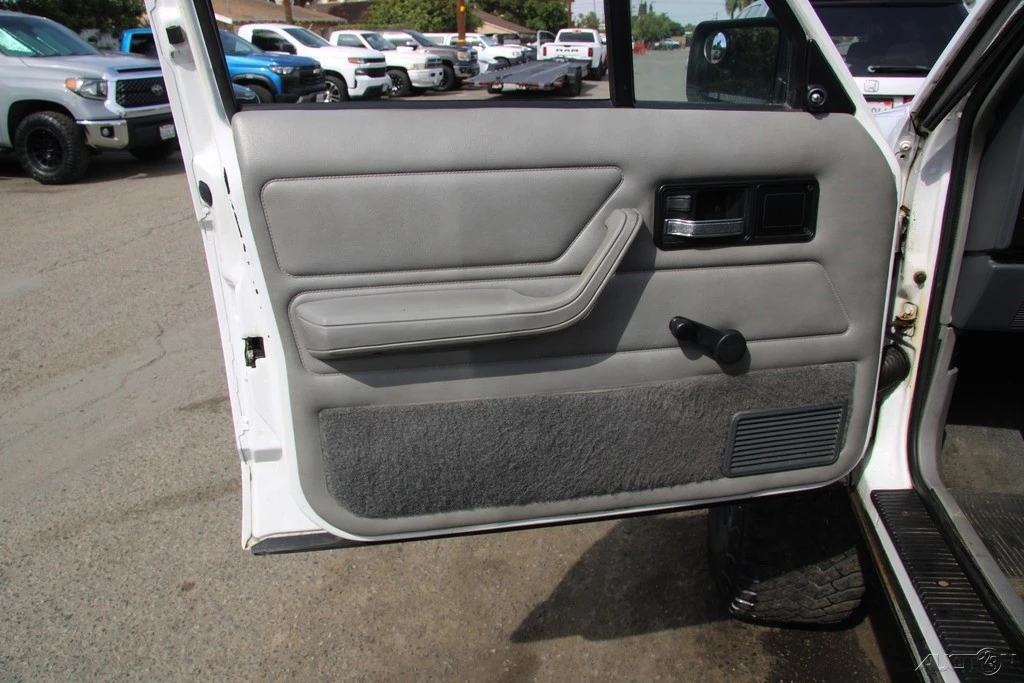 1994 Jeep XJ Cherokee - Image 13 of 21