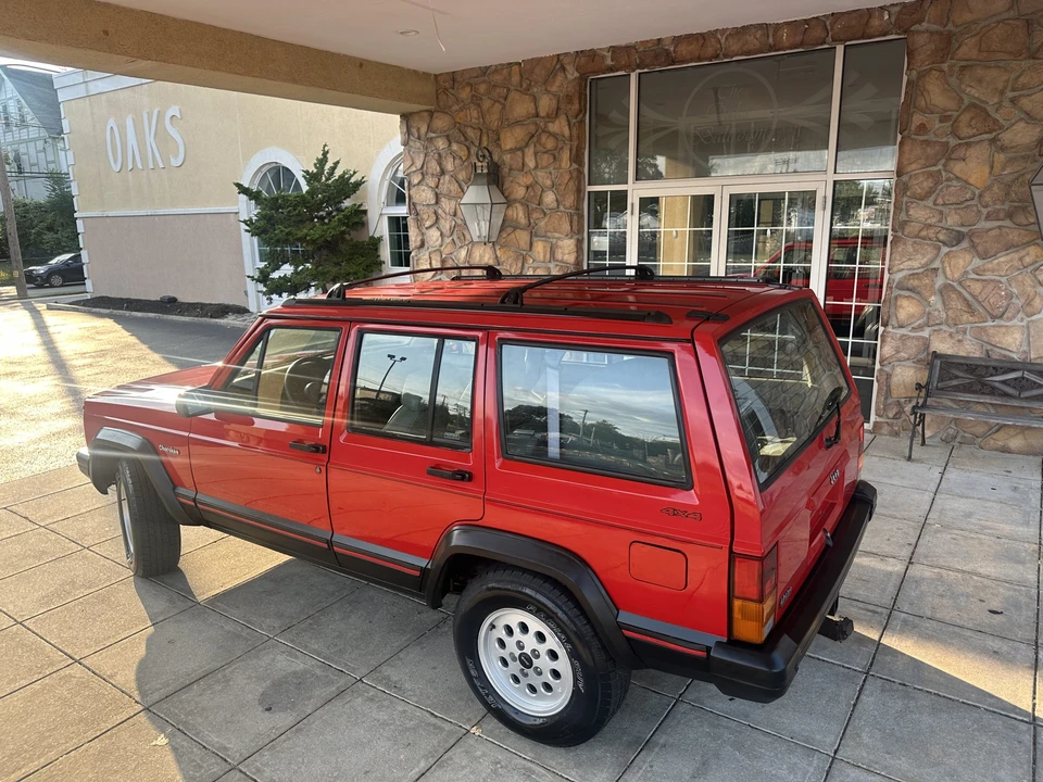 1994 Jeep XJ Cherokee - Image 10 of 31