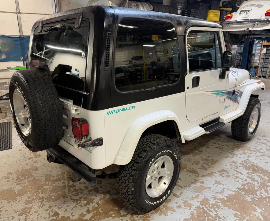 1994 Jeep YJ Wrangler - Image 17 of 24