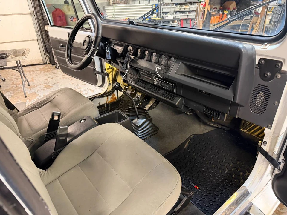 1994 Jeep YJ Wrangler - Image 20 of 24