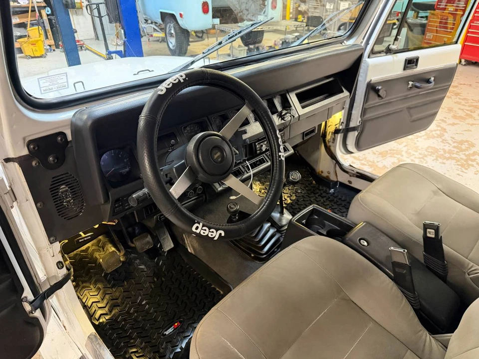 1994 Jeep YJ Wrangler - Image 19 of 24