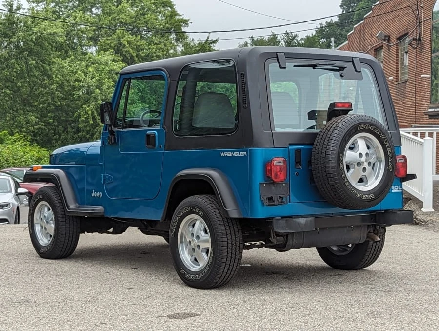 1994 Jeep YJ Wrangler - Image 13 of 31