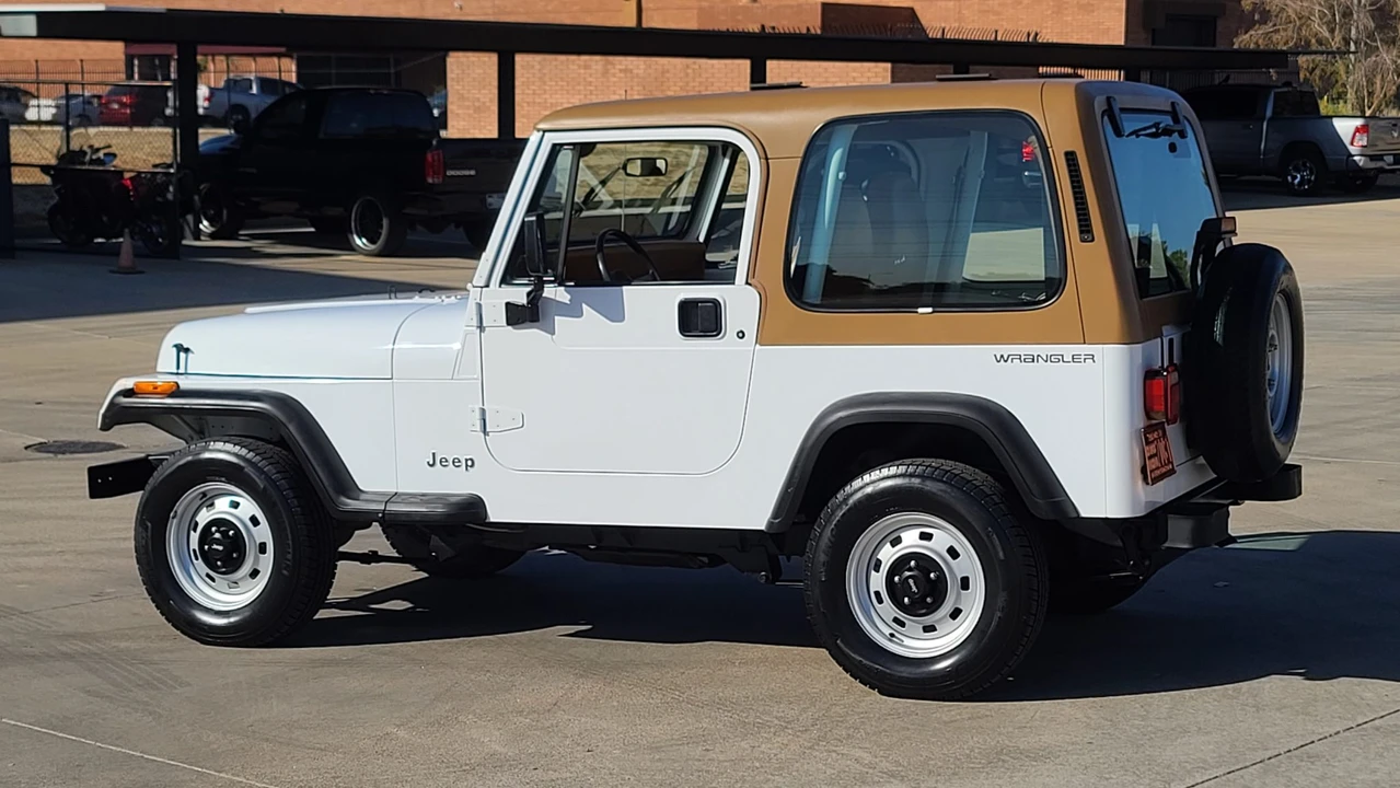 1994 Jeep YJ Wrangler - Image 16 of 31