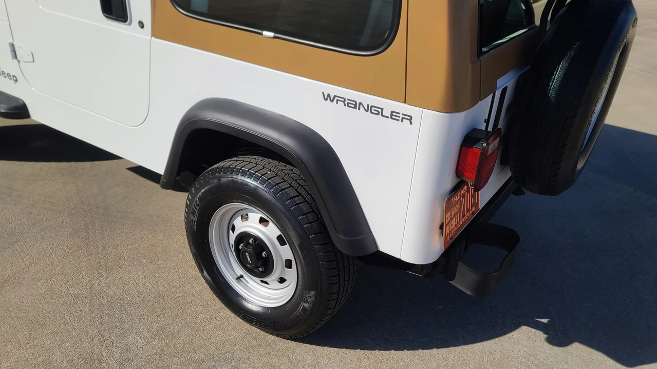 1994 Jeep YJ Wrangler - Image 24 of 31