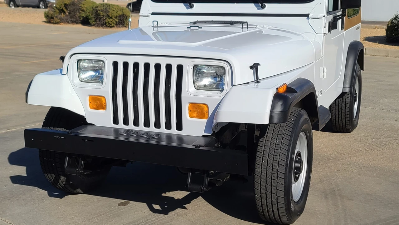 1994 Jeep YJ Wrangler - Image 17 of 31