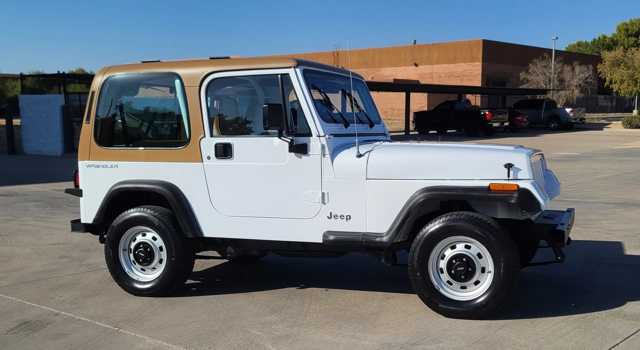 1994 Jeep YJ Wrangler - Image 8 of 31