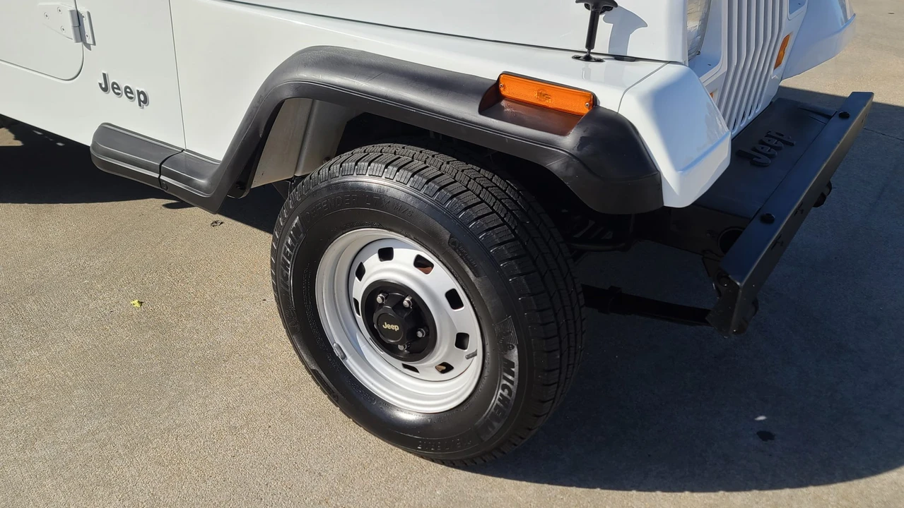 1994 Jeep YJ Wrangler - Image 27 of 31