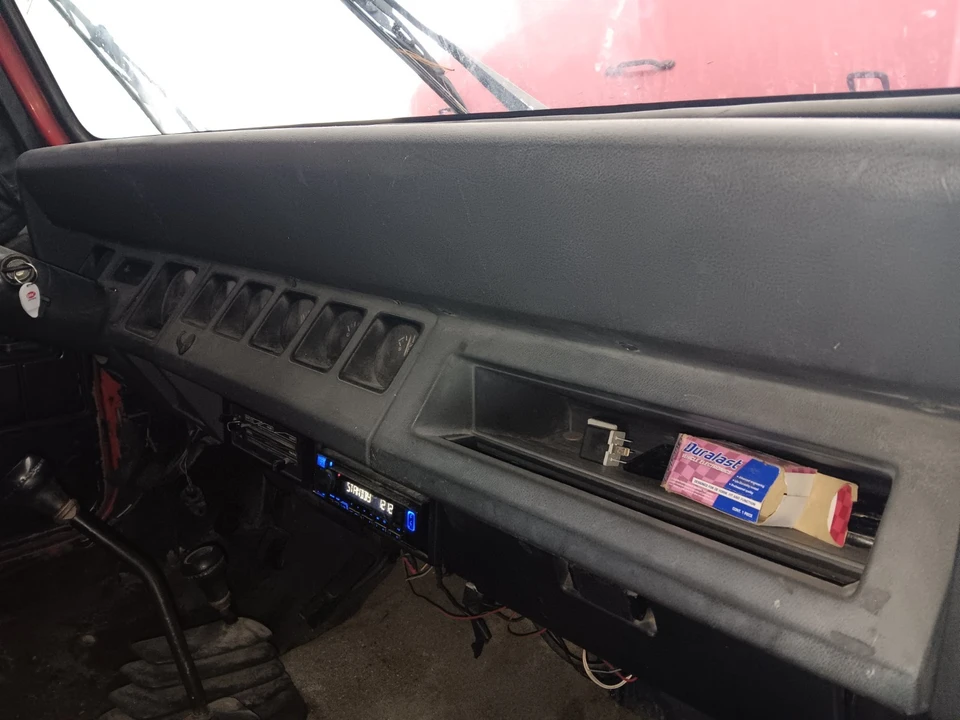 1994 Jeep YJ Wrangler - Image 13 of 16