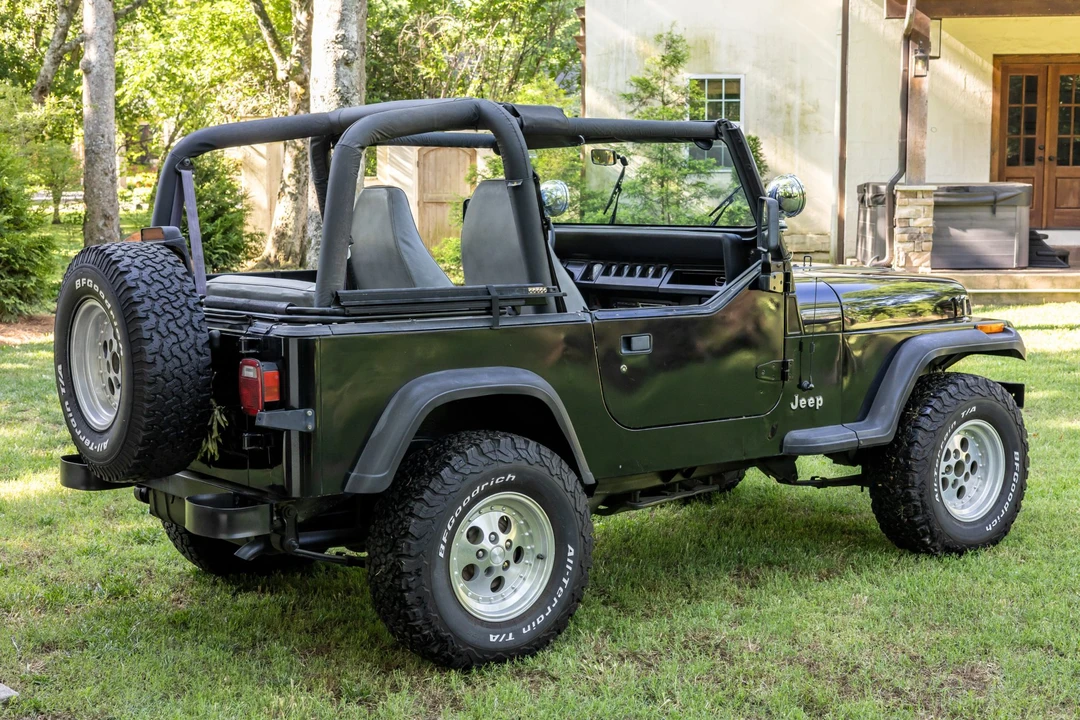 1994 Jeep YJ Wrangler - Image 6 of 31