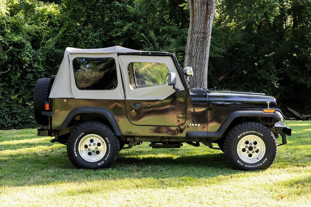 1994 Jeep YJ Wrangler - Image 17 of 31