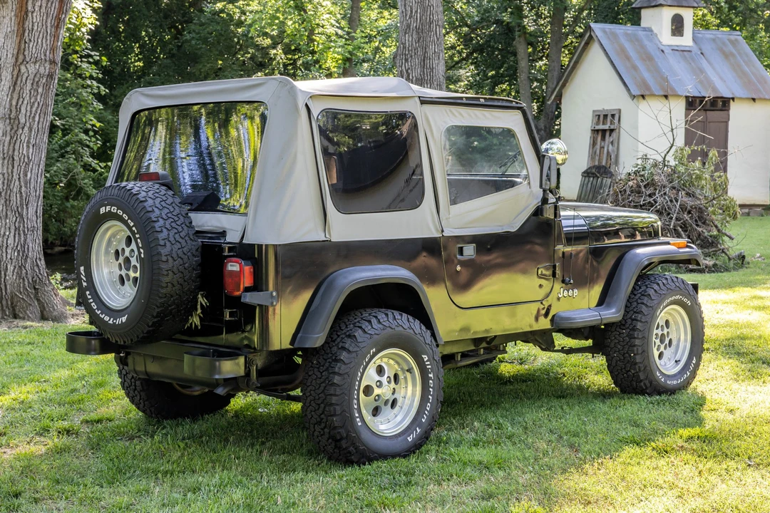 1994 Jeep YJ Wrangler - Image 16 of 31