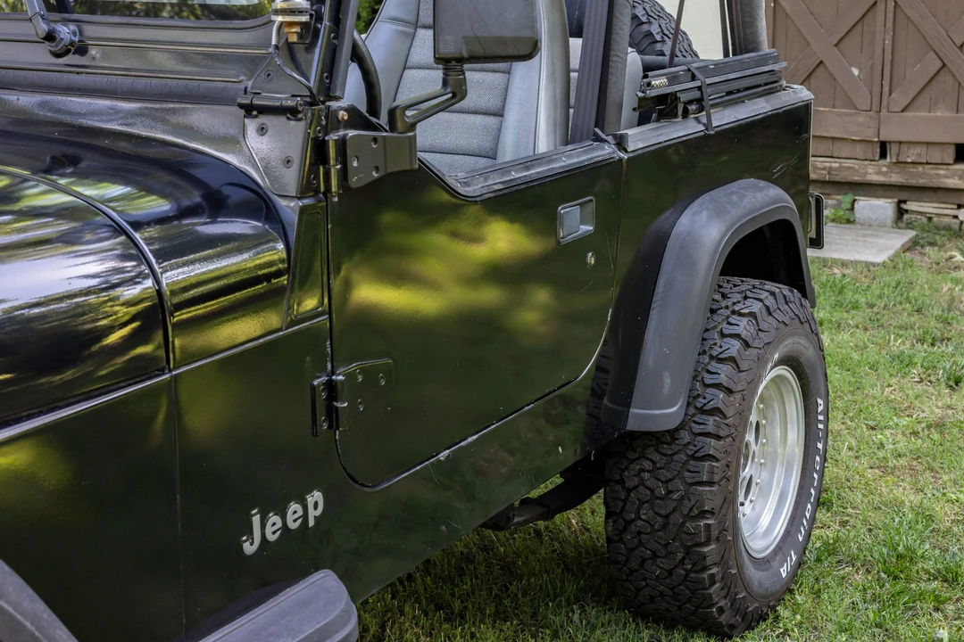 1994 Jeep YJ Wrangler - Image 28 of 31