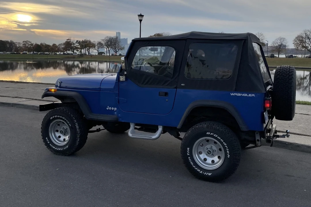 1994 Jeep YJ Wrangler - Image 10 of 31