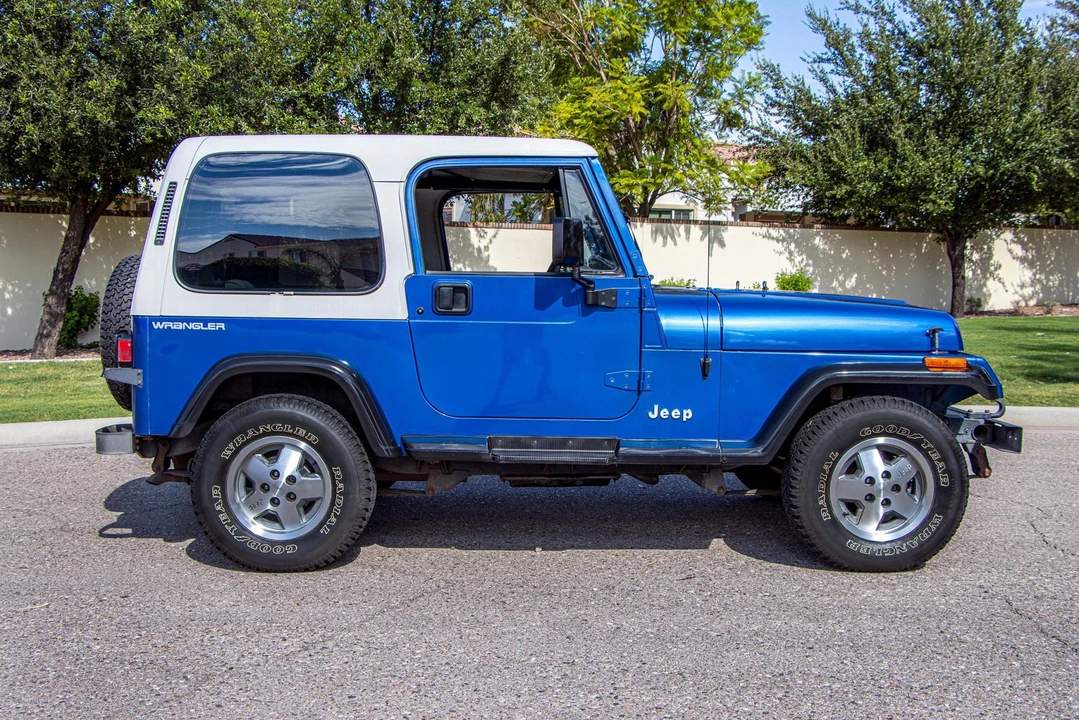1994 Jeep YJ Wrangler - Image 17 of 31