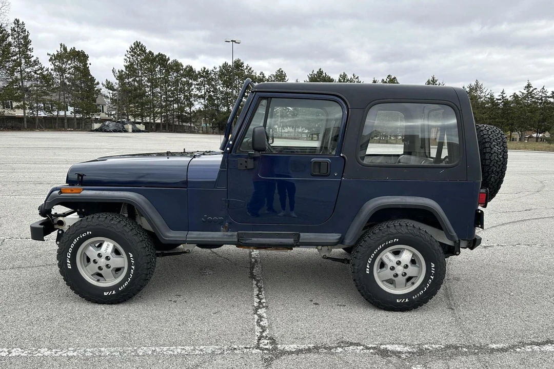 1994 Jeep YJ Wrangler - Image 8 of 31