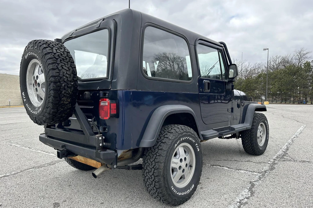 1994 Jeep YJ Wrangler - Image 17 of 31