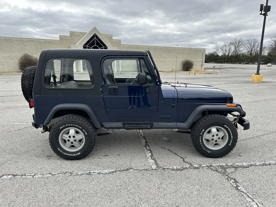 1994 Jeep YJ Wrangler - Image 18 of 31