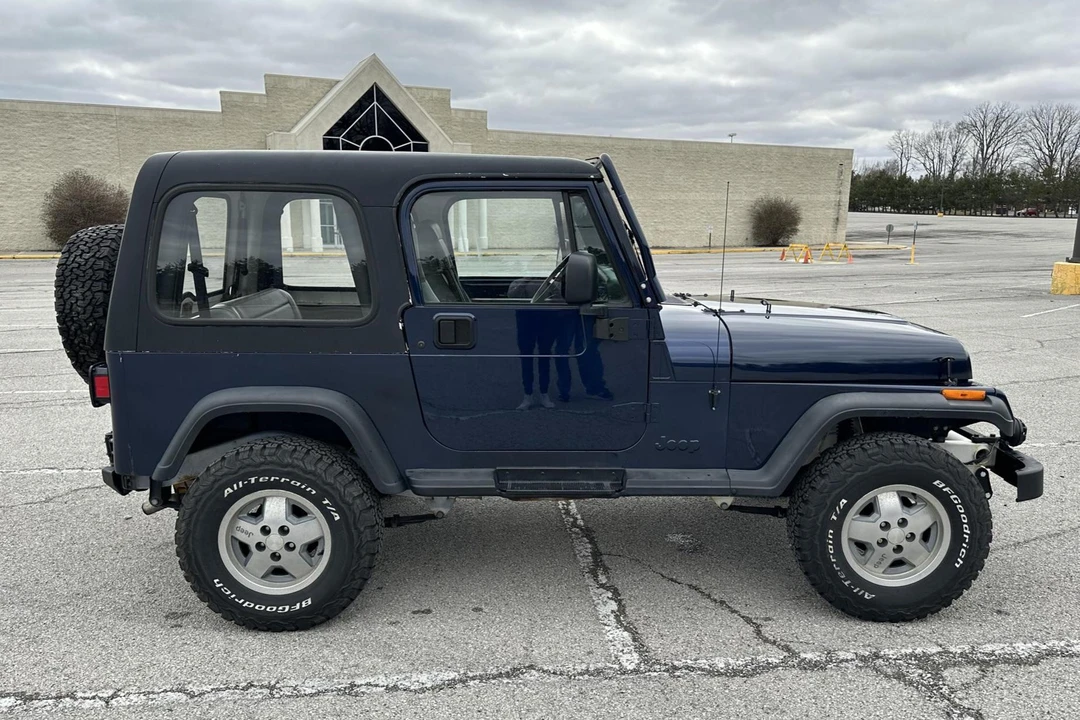 1994 Jeep YJ Wrangler - Image 3 of 31