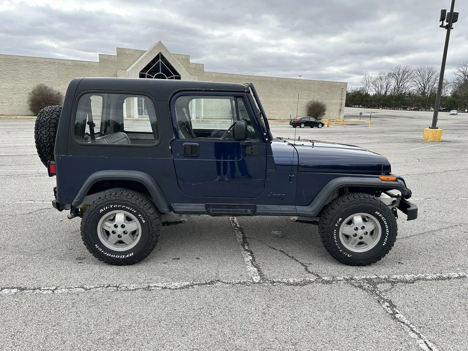 1994 Jeep YJ Wrangler - Image 19 of 31