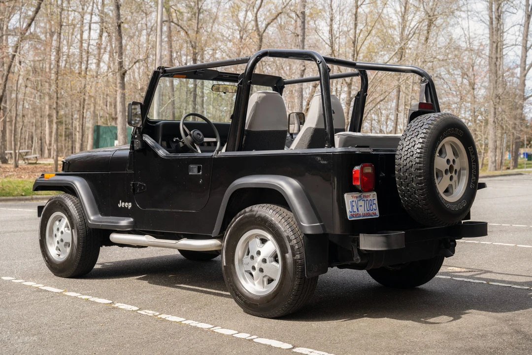 1994 Jeep YJ Wrangler - Image 4 of 31