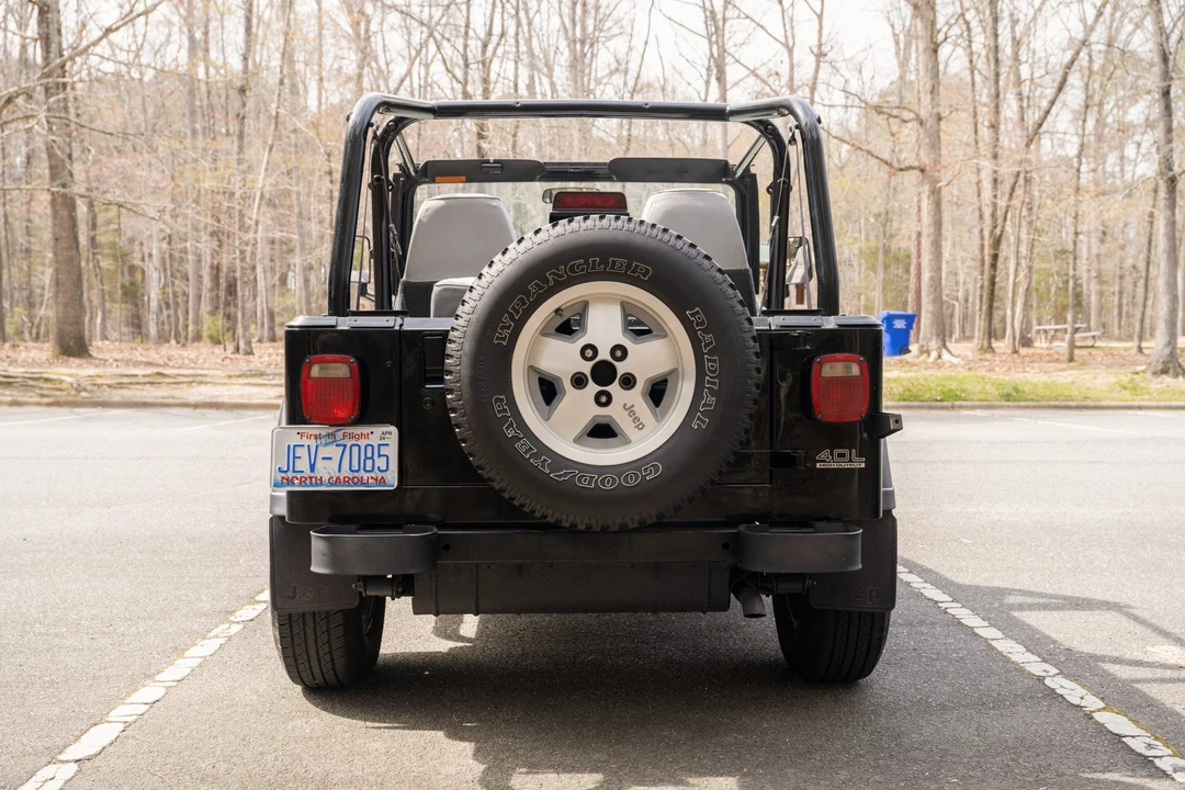 1994 Jeep YJ Wrangler - Image 5 of 31