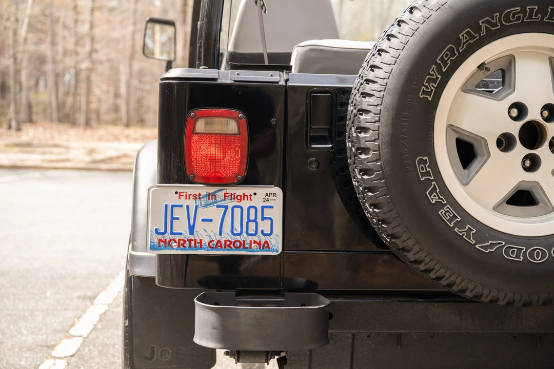 1994 Jeep YJ Wrangler - Image 25 of 31