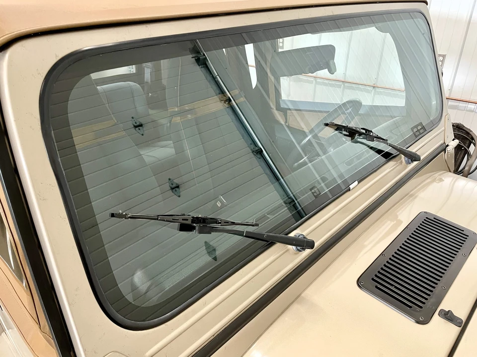 1994 Jeep YJ Wrangler - Image 19 of 31