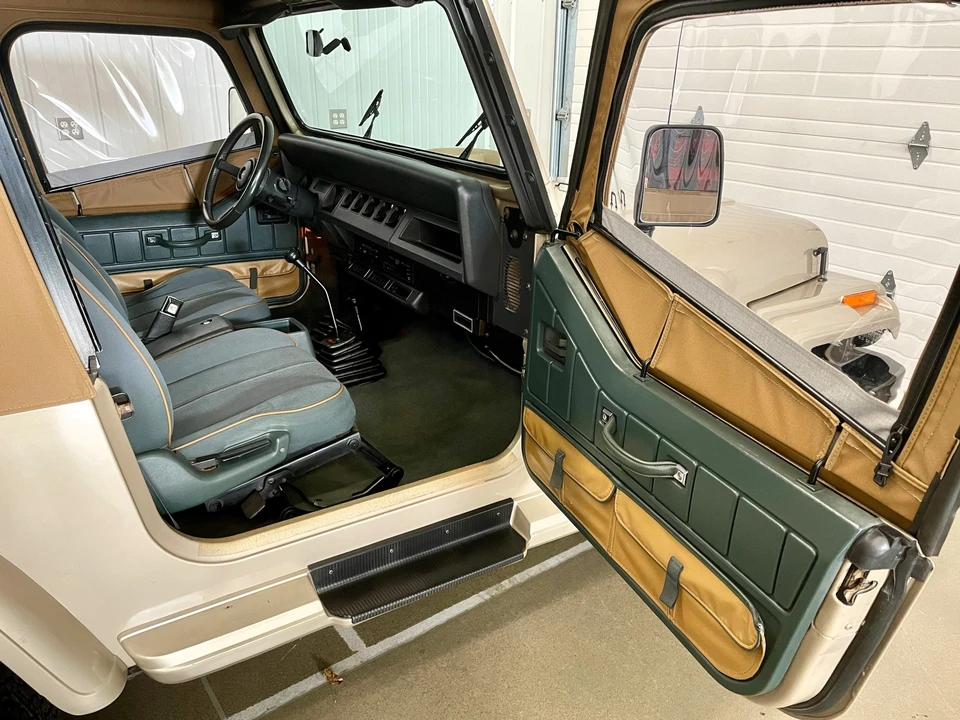 1994 Jeep YJ Wrangler - Image 28 of 31