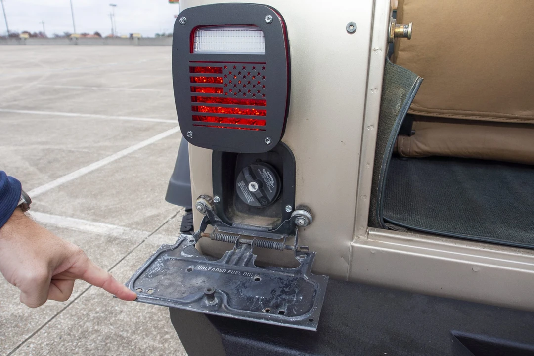 1994 Jeep YJ Wrangler - Image 24 of 31