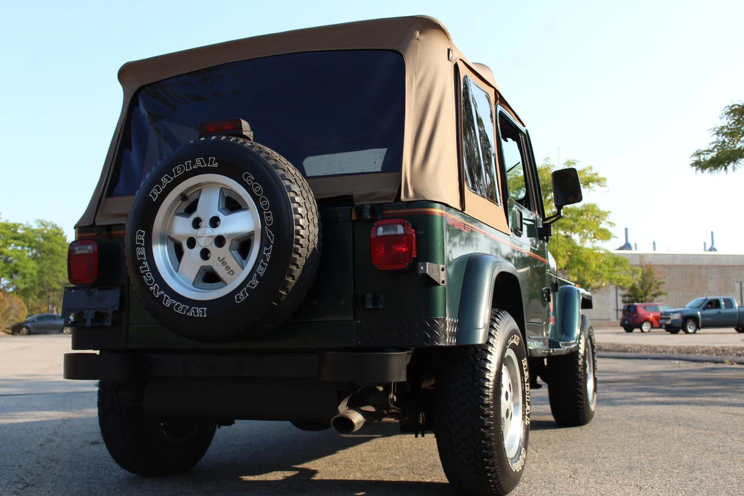 1994 Jeep YJ Wrangler - Image 23 of 31
