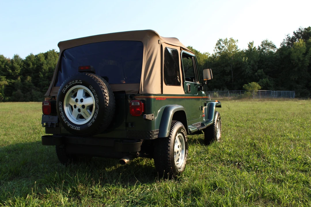 1994 Jeep YJ Wrangler - Image 25 of 31