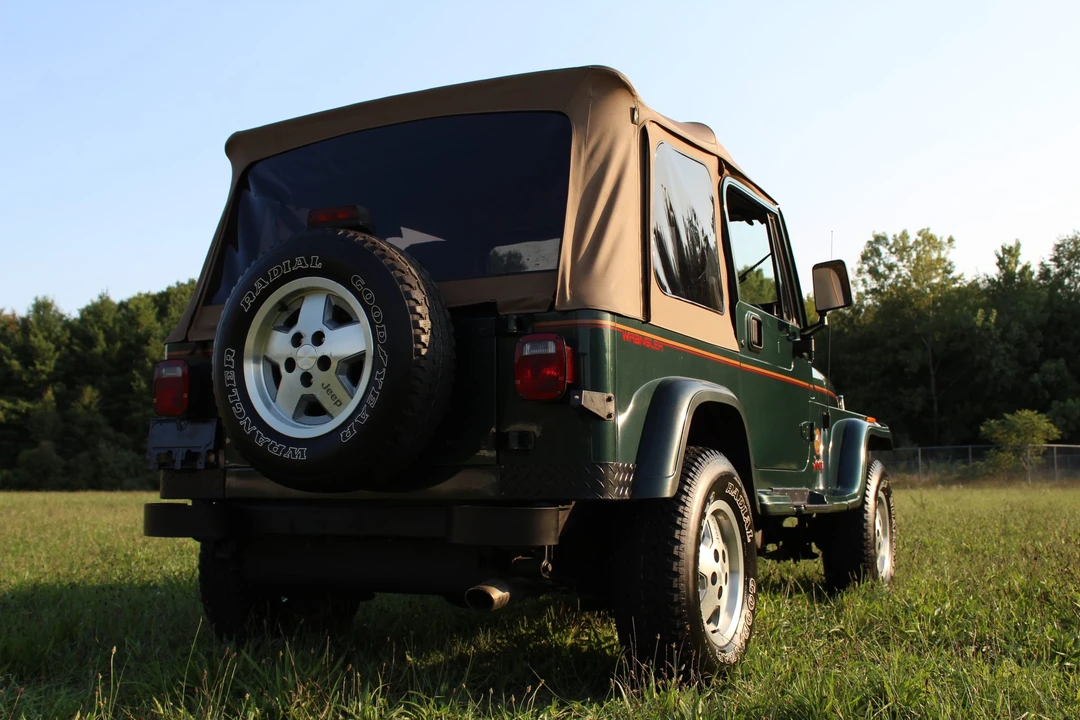 1994 Jeep YJ Wrangler - Image 24 of 31