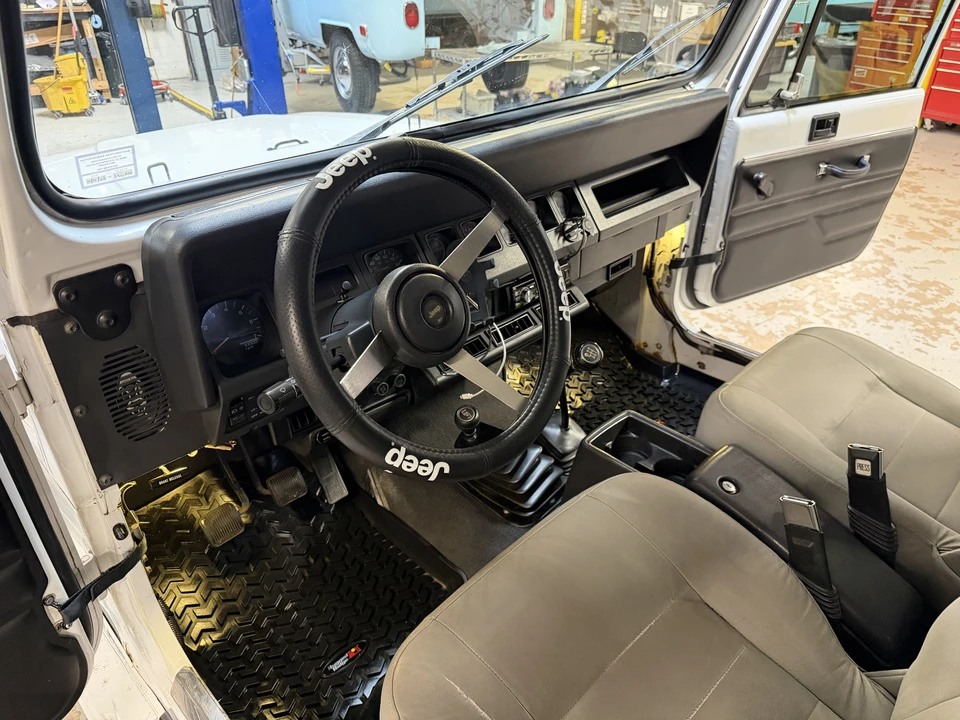 1994 Jeep YJ Wrangler - Image 20 of 27
