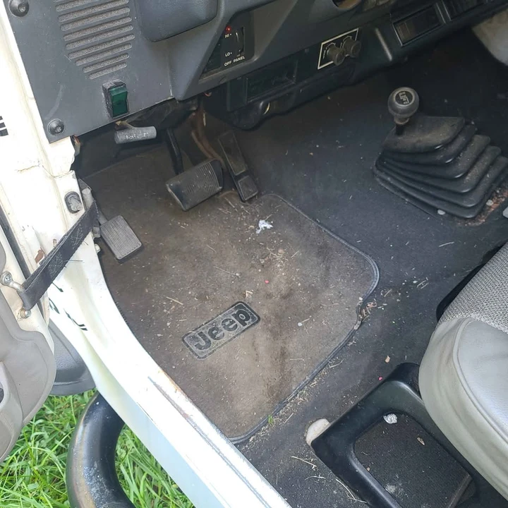 1994 Jeep YJ Wrangler - Image 10 of 11