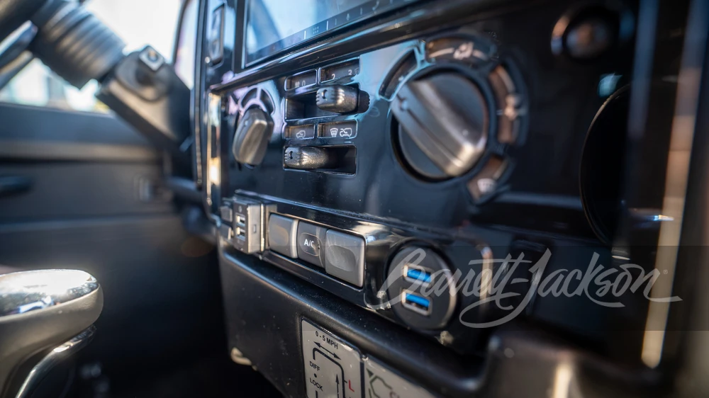 1994 Land Rover Defender 110 - Image 20 of 31
