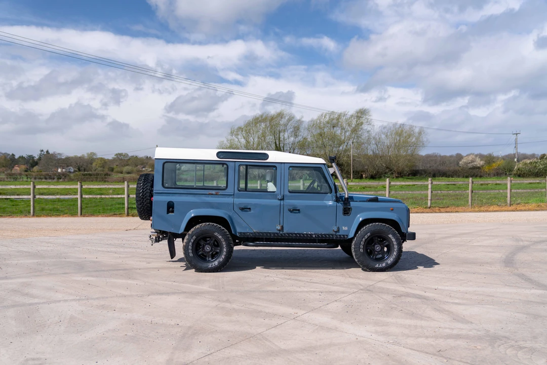 1993 Land Rover Defender 110 - Image 17 of 31