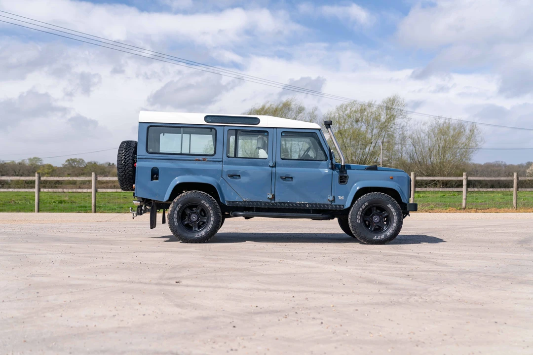 1993 Land Rover Defender 110 - Image 9 of 31