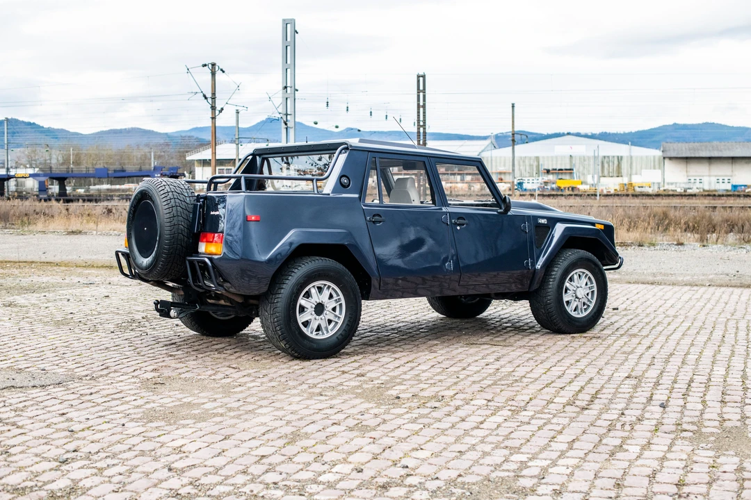 1994 Lamborghini LM002 - Image 15 of 31