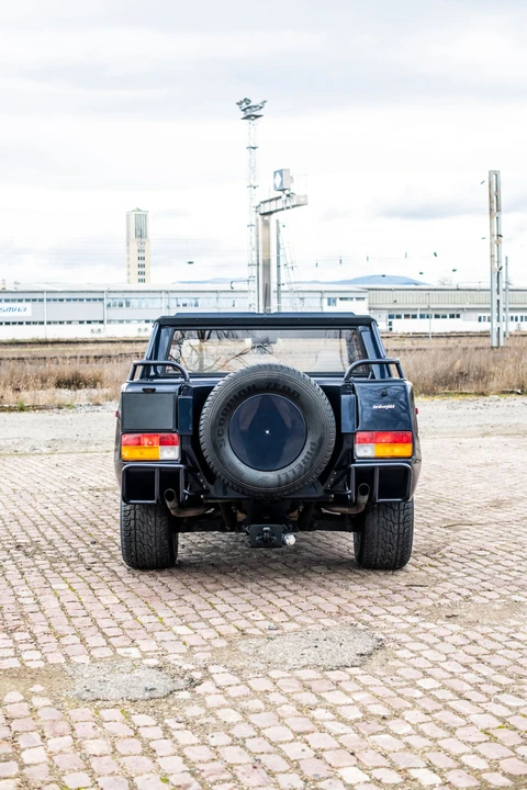 1994 Lamborghini LM002 - Image 11 of 31