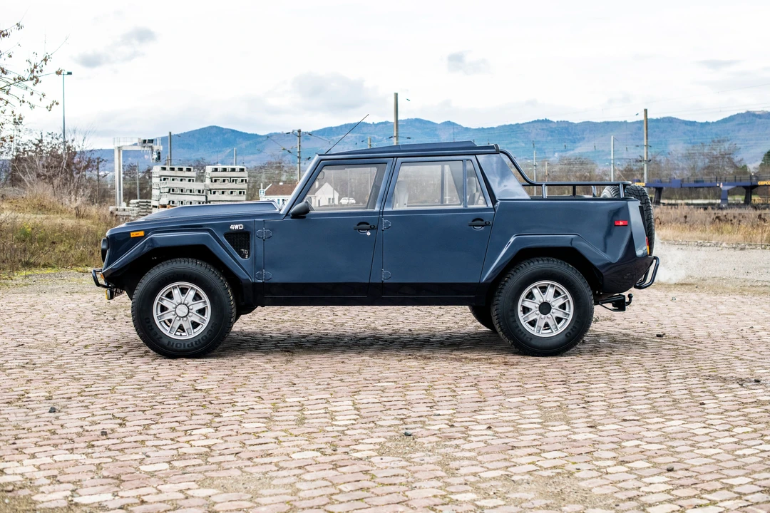 1994 Lamborghini LM002 - Image 8 of 31
