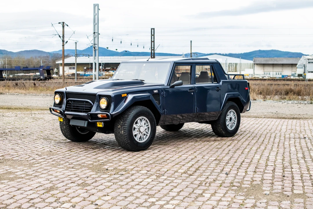 1994 Lamborghini LM002 - Image 4 of 31