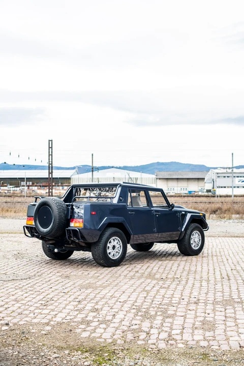 1994 Lamborghini LM002 - Image 17 of 31