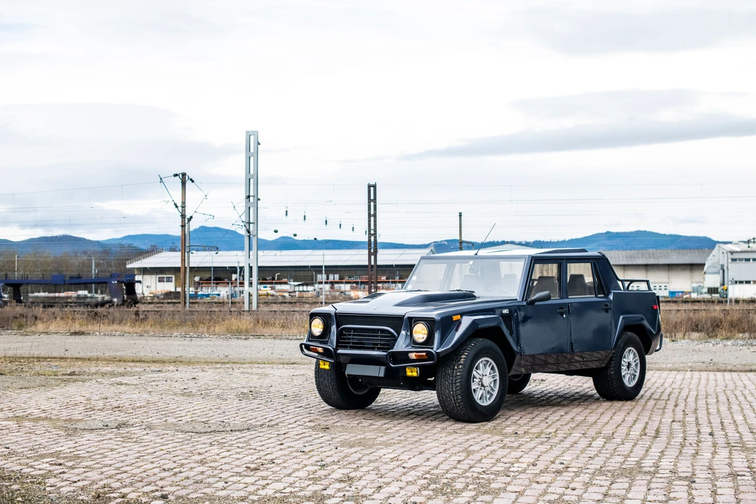 1994 Lamborghini LM002 - Image 3 of 31