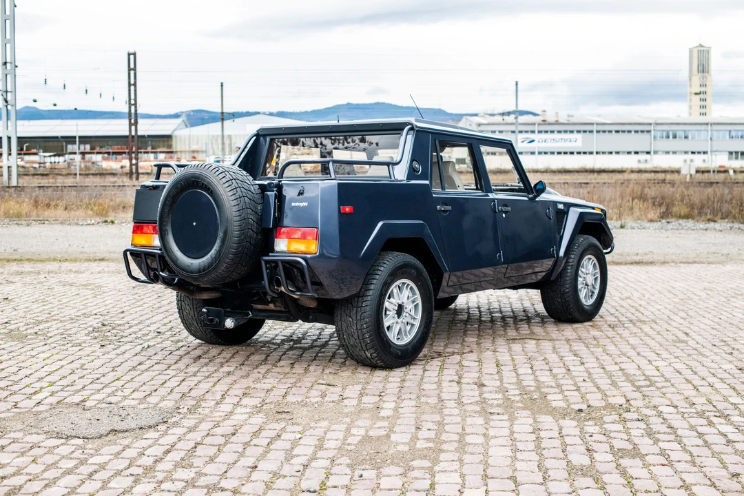 1994 Lamborghini LM002 - Image 14 of 31