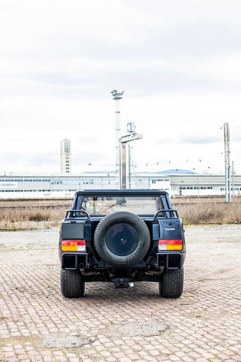 1994 Lamborghini LM002 - Image 12 of 31