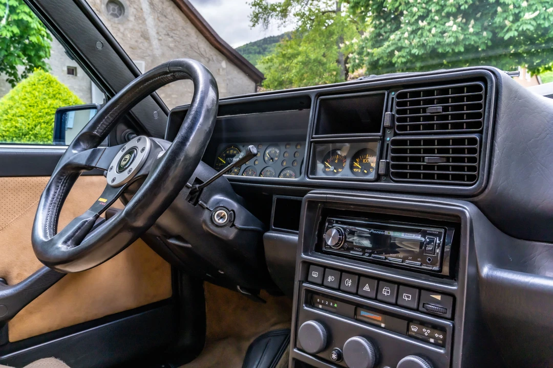 1994 Lancia Delta 1st Gen - Image 16 of 31