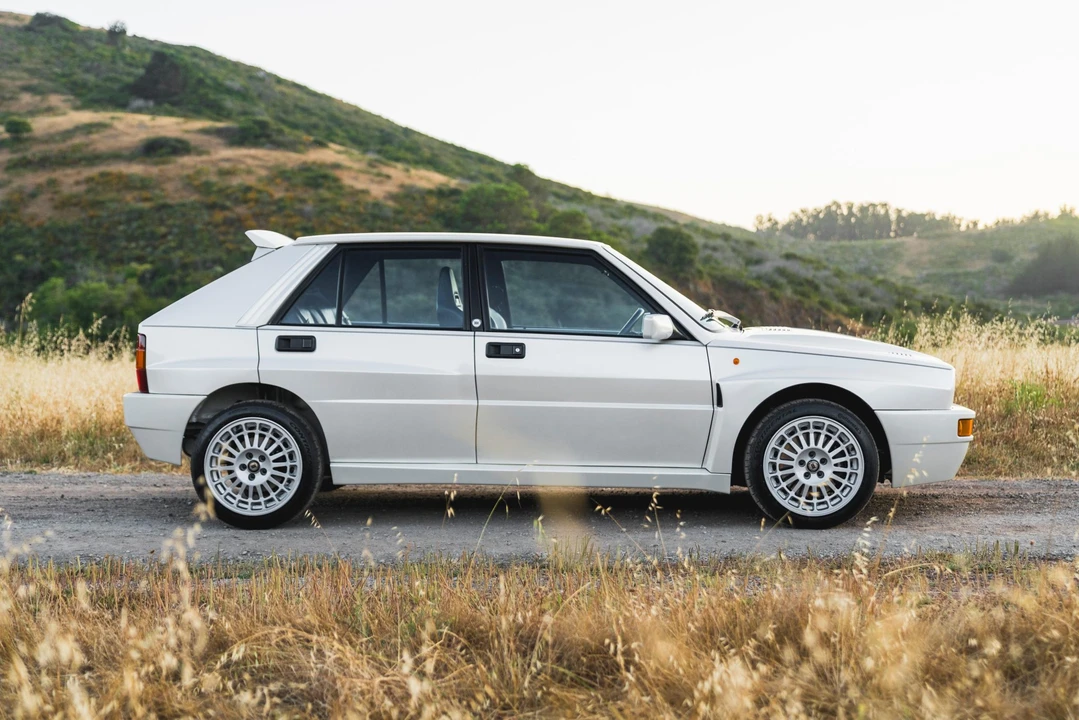 1994 Lancia Delta 1st Gen - Image 16 of 31